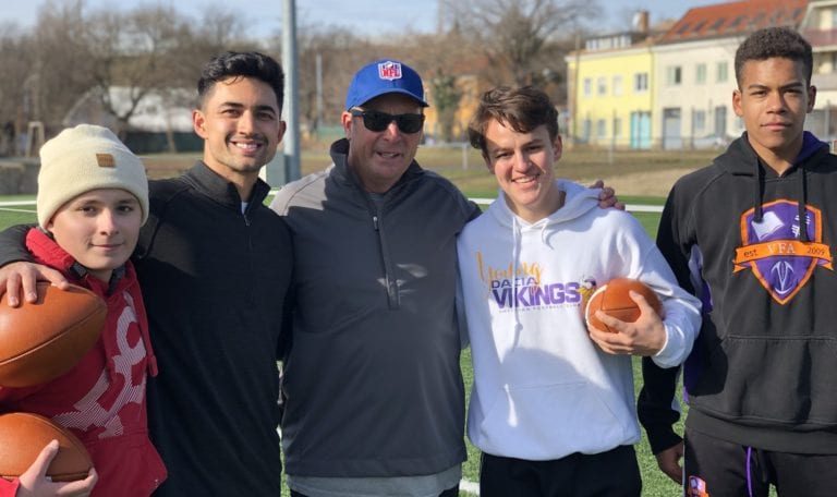 Dacia Vikings begrüßen den Quarterback-Guru Steve Fairchild in Wien