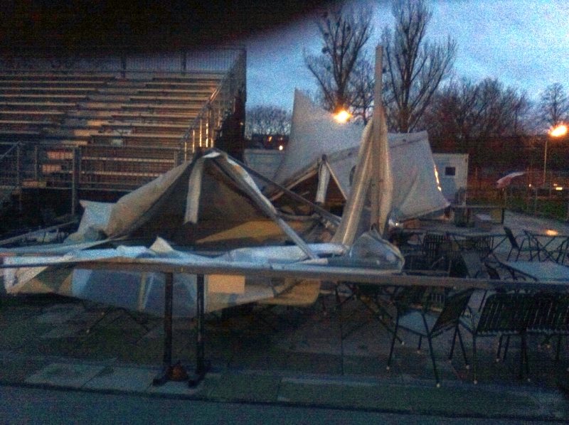 Schwere Sturmschäden im Footballzentrum Ravelin